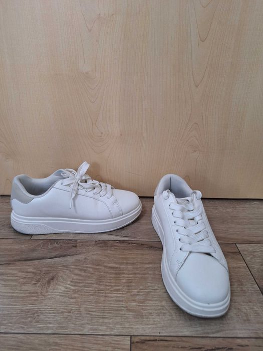 Pantofi sport albi tip ZARA