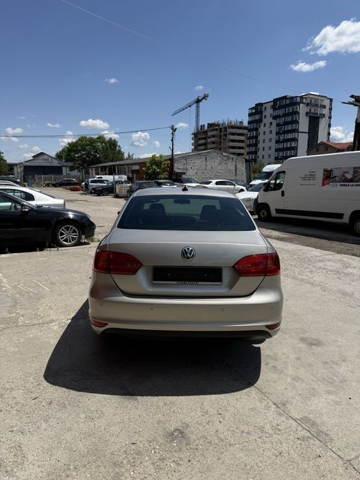 VOLKSWAGEN Jetta 2012 — imagine 3