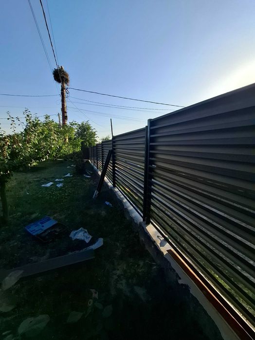 Garduri din panou stil jaluzele, sipca metalica, tabla, plasa si BCA