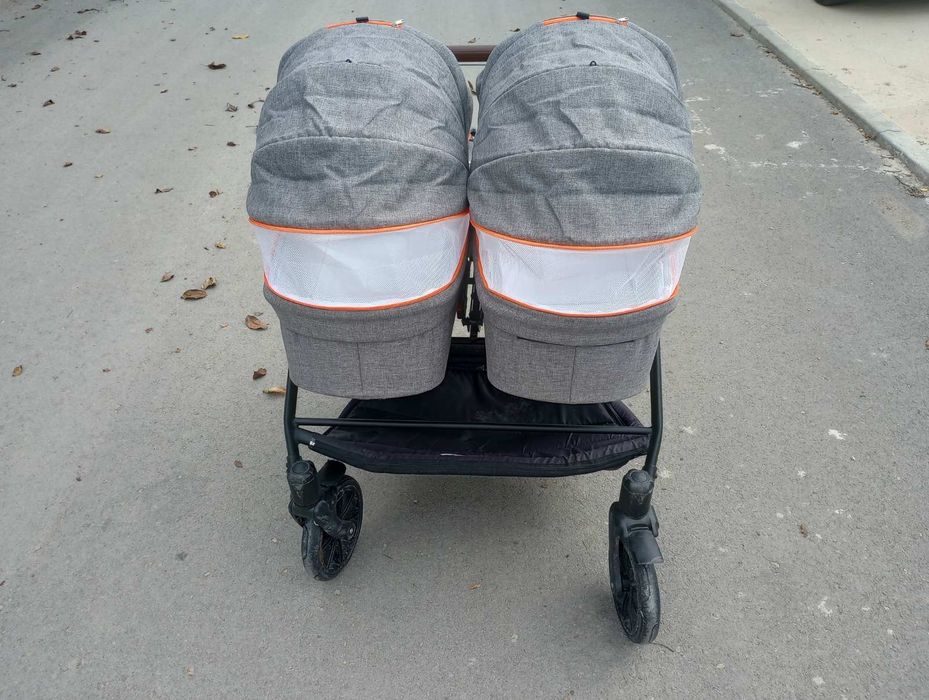 Количка за близнаци