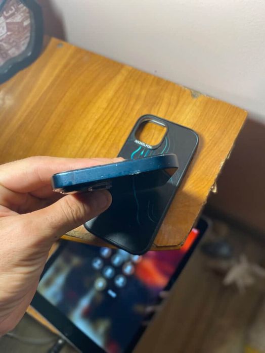 iPhone 13 cu husă mobil fox cadou!