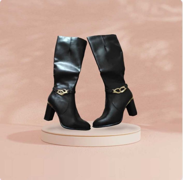 Нови дамски обувки ботуши