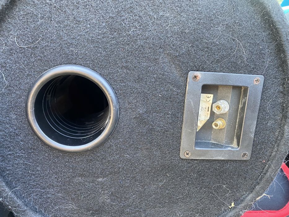 Бас каса за кола