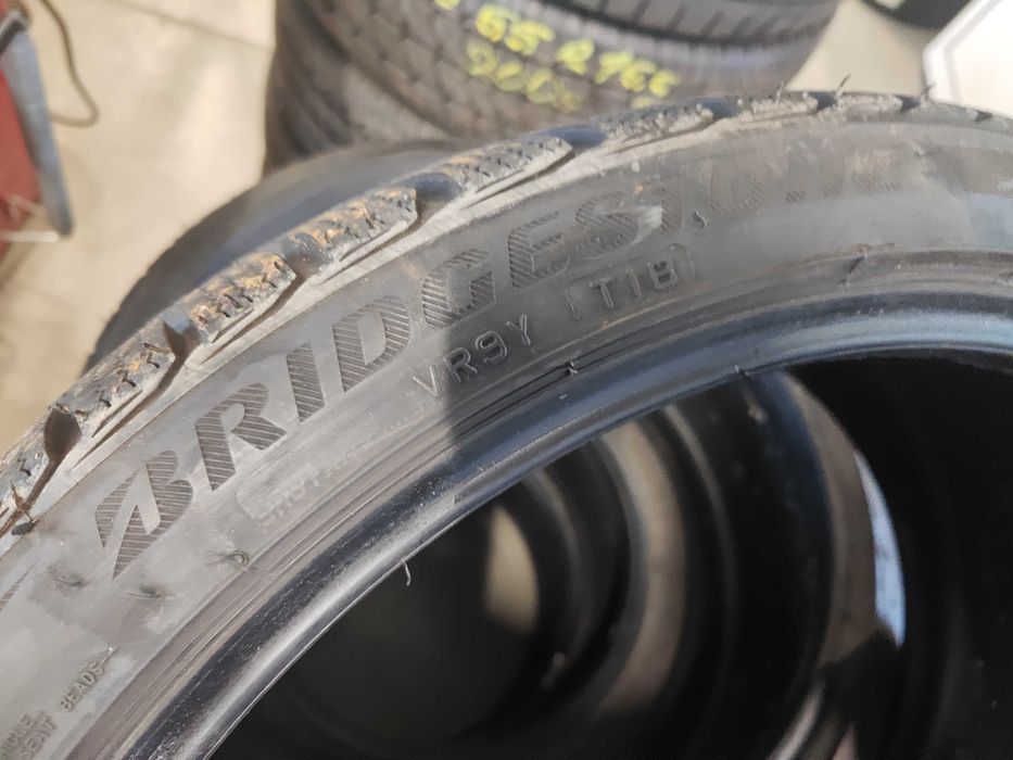 2бр. зимни гуми 235/35/19 Bridgestone