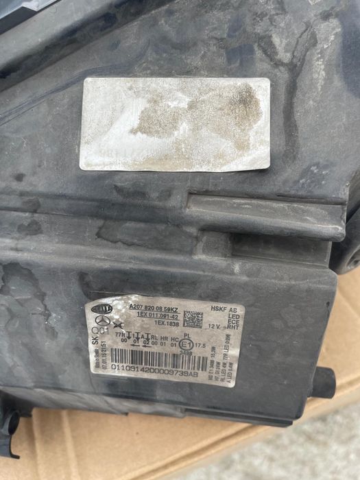 Vand far mercedes e-class stanga+ dreapta led mercedes w207 c207