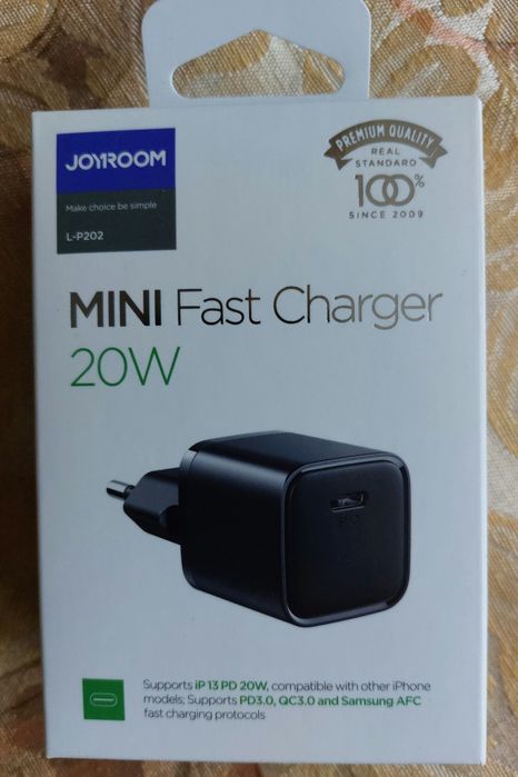 Продавам зарядно Mini Fast Charger 20W