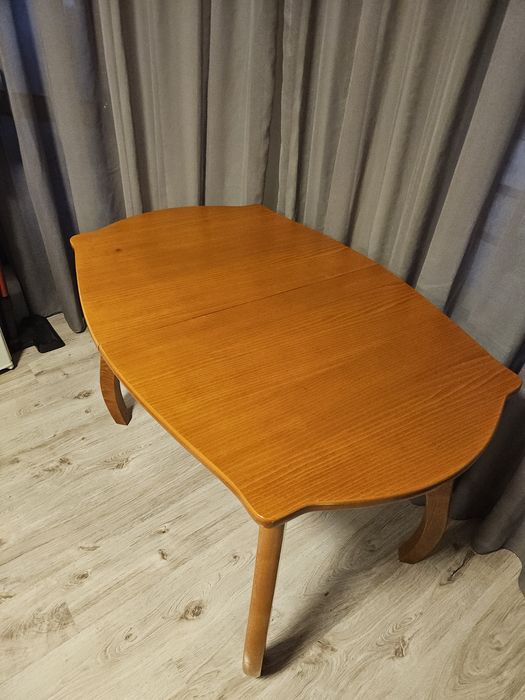 Разтегателна дървена трапезна маса за хранене