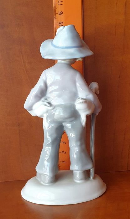 Статуэтки из фарфора дети