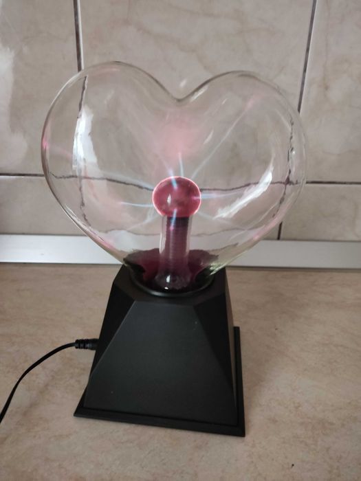 Lampa in forma de inima cu plasma/fulgere la atingere