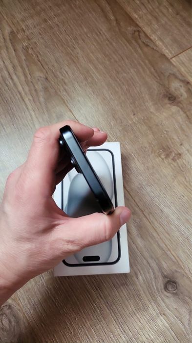 Продам айфон 15 на 256 гб