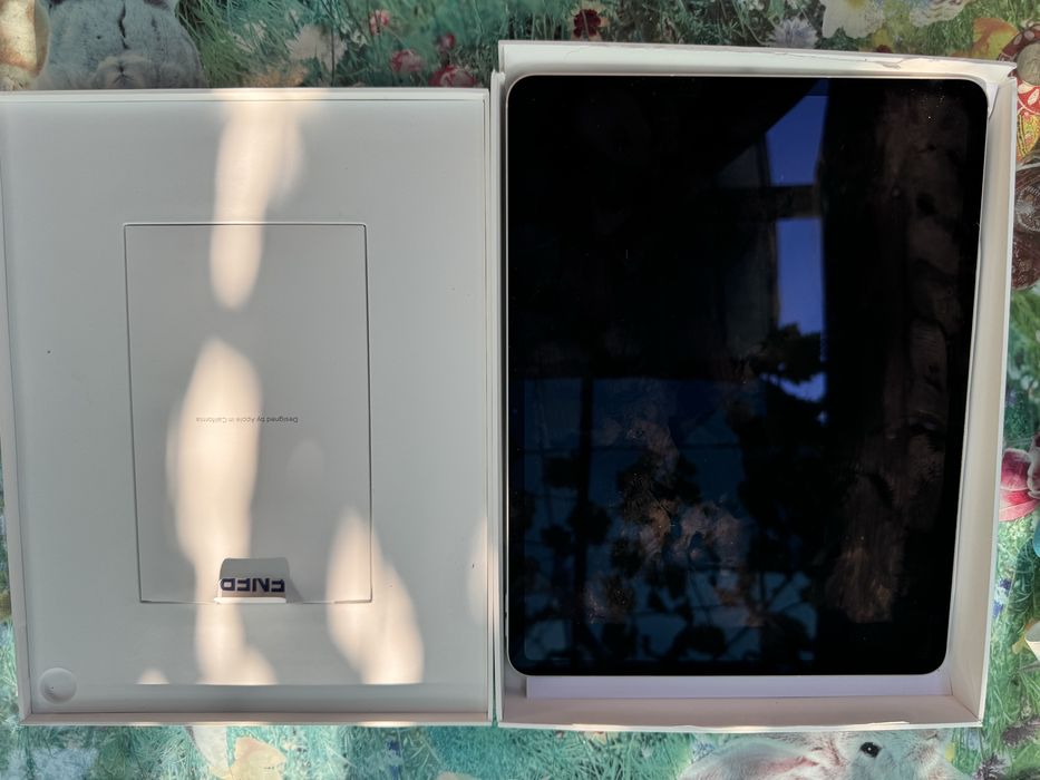 Vand Ipad air 13 inch m4 wifi +cellular 256Gb culoarea star light