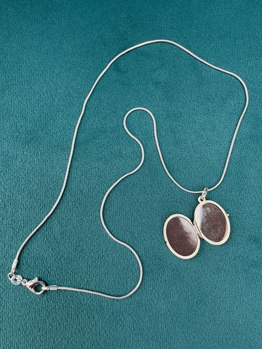 Винтидж сребърен медальон-кутийка 925