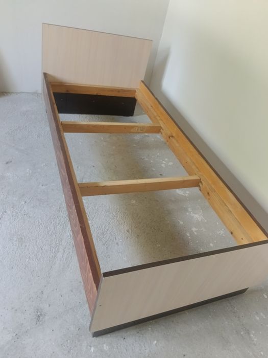 Продам кровать односпальный