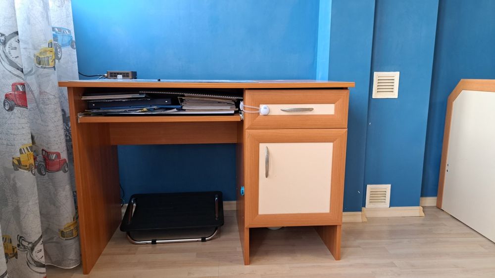 Бюро, подходящо за деца и възрастни