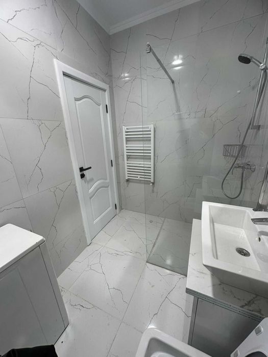 Proprietar,închiriez ap. 1 camera  Intim ,loc de parcare pe C.F.