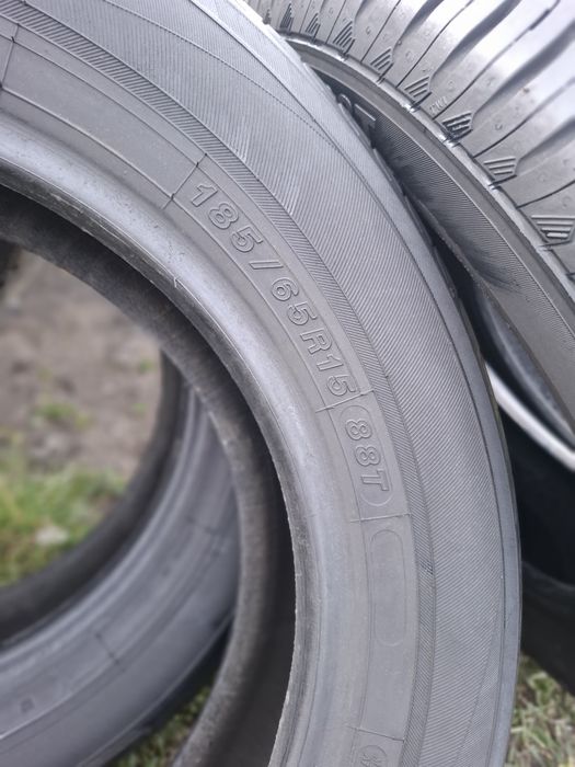 Vand 2 sau 4 anvelope 185 65 15 continetnal vara 2 yokohama