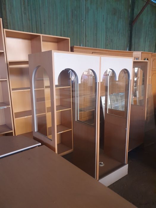 Mobilier magazin rafturi pal melaminat