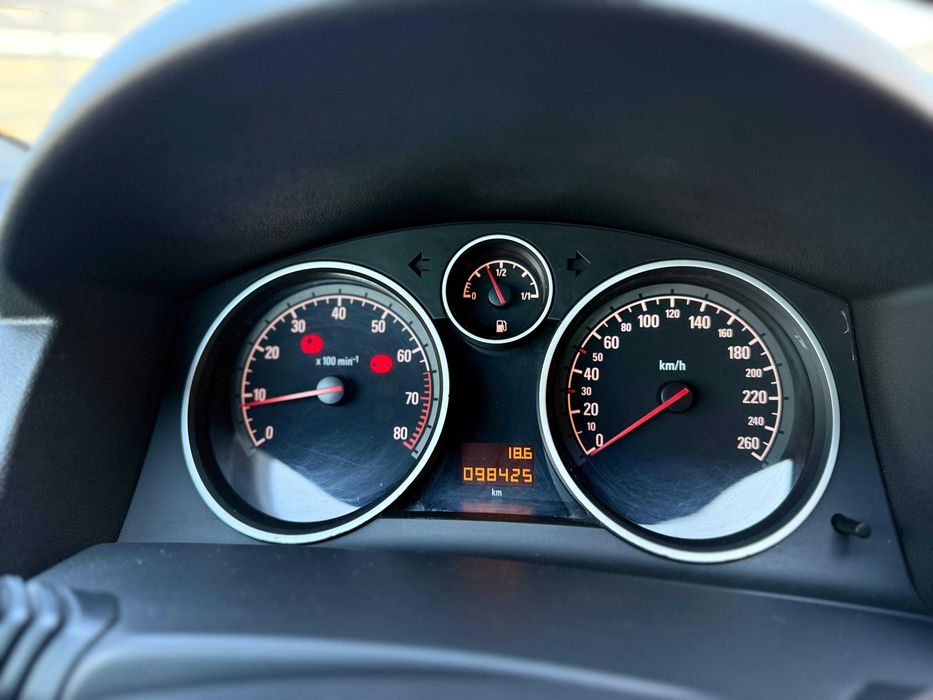 Opel Astra Station Wagon Sport – 1.6 Benzină – Doar 98.000 km