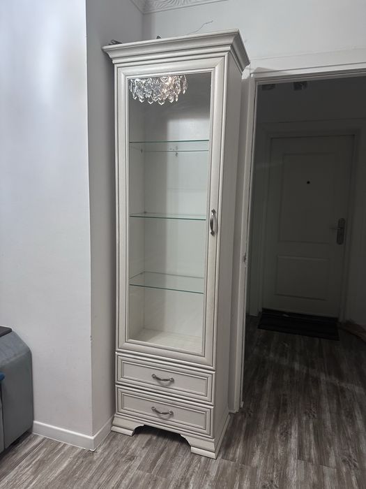 Шкаф б/у гостиной, витринасымен