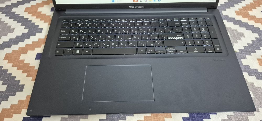 Asus Vivobook X1704Z