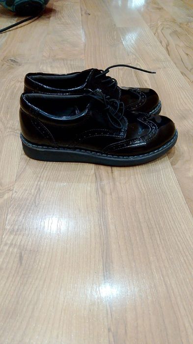 Продам детскую обувь