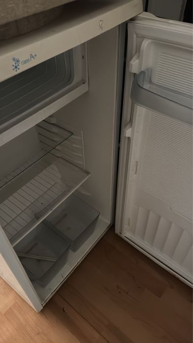 Холодильник хорошим состояние