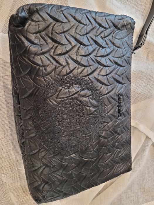Чанти  Guess & Desigual