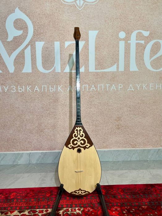 Домбыра гитара акция болып жатыр