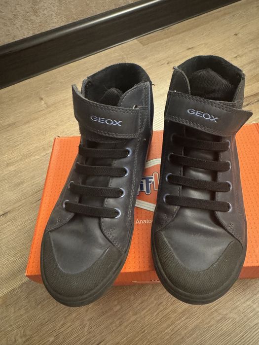 Продам димисезонные ботинки GEOX 33 р-р