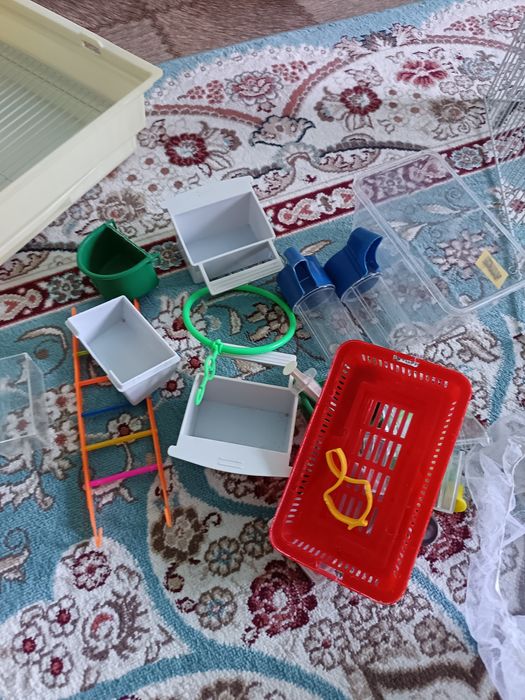 Продам 2 клетки для попугаев