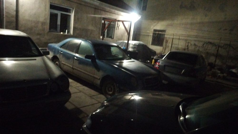 Запчасти Мерседес 210