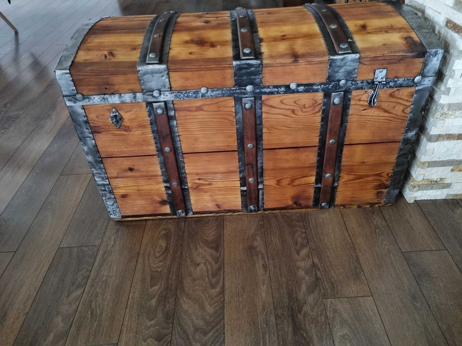 Стар дървен сандък/ракла/скрин