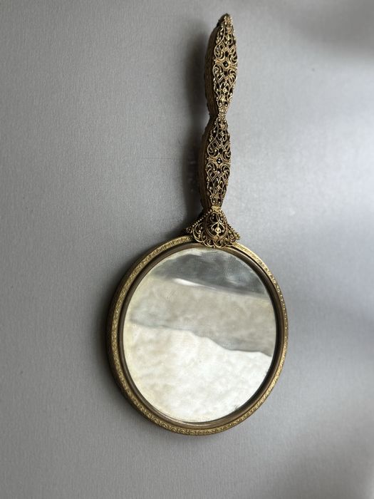 Oglinda veche din alama