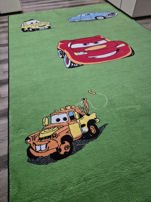 Vând covor Disney 200x300 impecabil