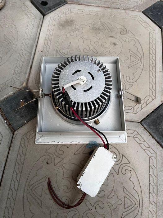 Прожектор новый.