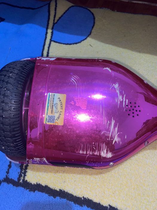haveboard roz cu luminite pe laterala