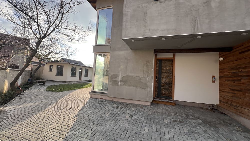 Casă noua aproape de lac