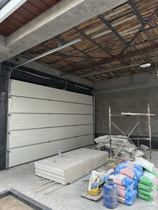 Установка и ремонт секционних ворот