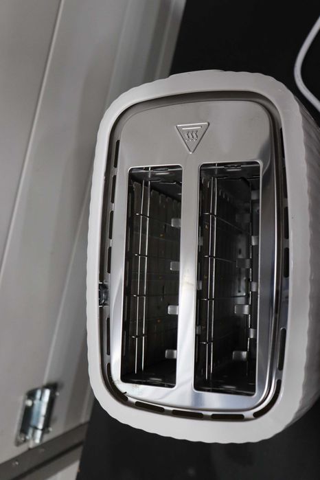 Тостер Russell Hobbs Eden за 2 филии, Функция повдигане, Тава за трохи