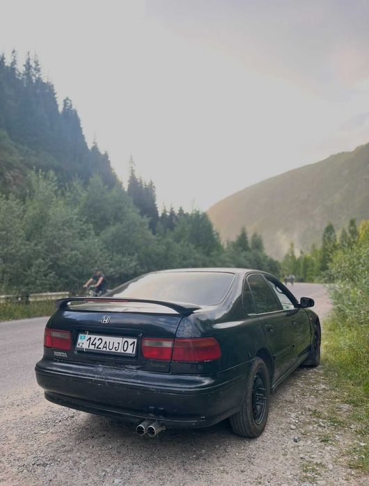 Продам срочно Honda Accord 1993 год.