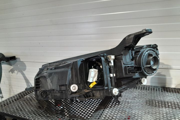 FAR DREAPTA  A1679068607 MX1253 Mercedes-Benz GLE a 2-a generatie (W1