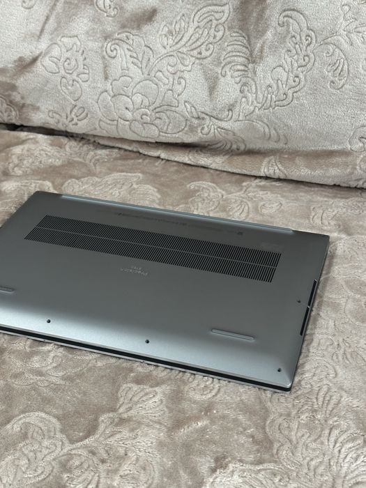 Vând Dell Precision 5750