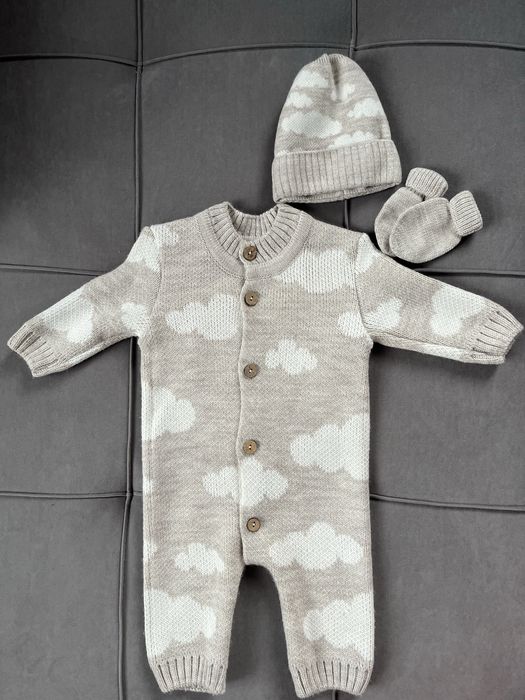 Вязанный комбинезон для малыша