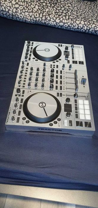 Consola/Controller/Mixer DJ Traktor S4 MK3 cu Flightcase