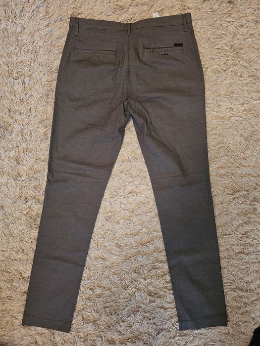 Vand pantaloni de la Zara