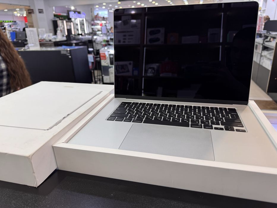Macbook air 15 m4 24/512