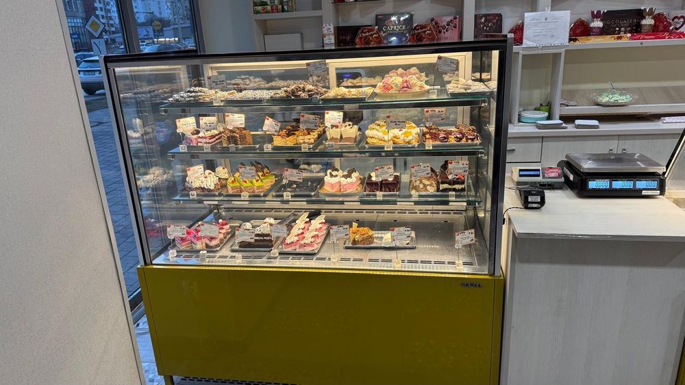 Vitrina frigorifică patiserie cofetărie iluminare led