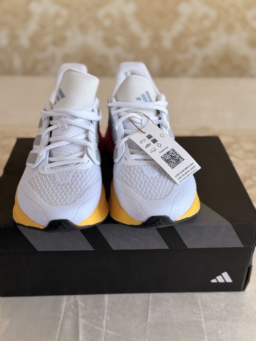 Беговые кроссовки Adidas