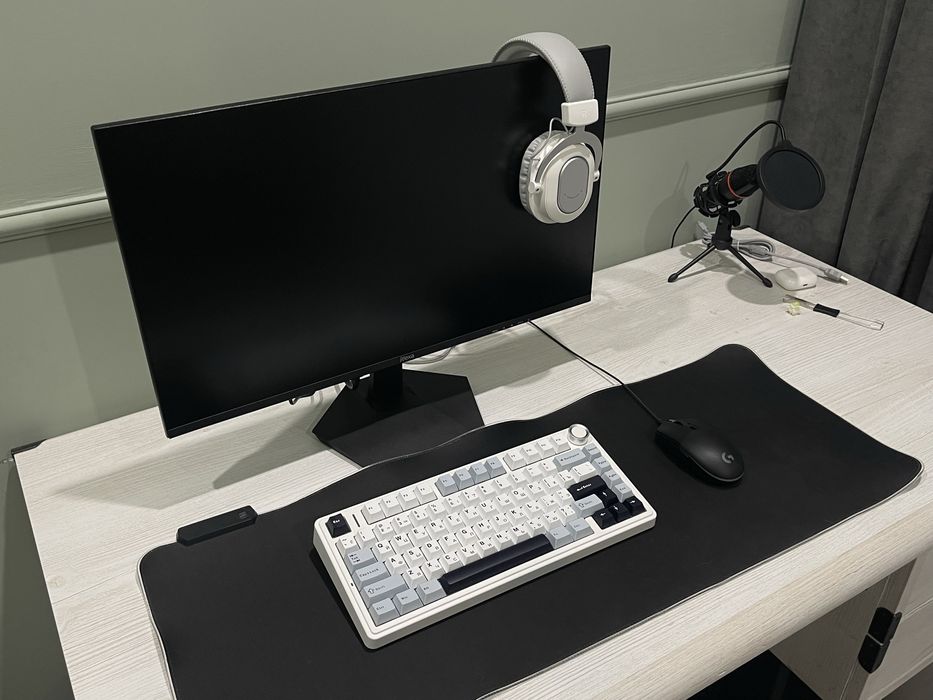 Продам клавиатуру aula f75