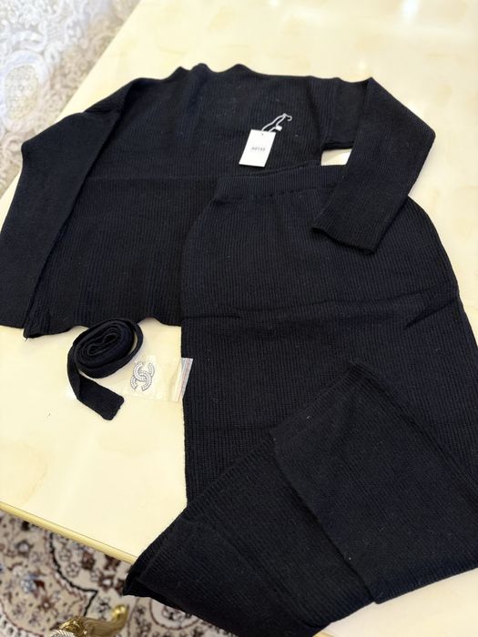 Женская Двойка с ремешком и брошкой